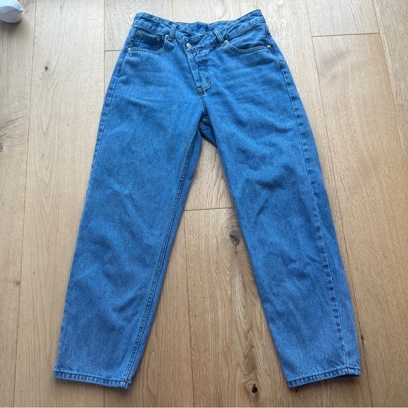 CRISS CROSS BUTTON FRONT MID RISE JEANS - M - Picture 6 of 14